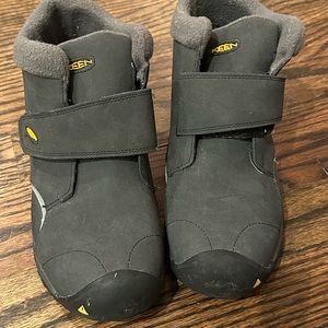 Keen boots - gray; size 5